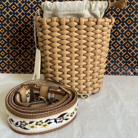 Tory Burch Emerson Woven Mini Bucket Bag Crossbody Bag Ginger Shortbread Tan - Picture 2 of 6